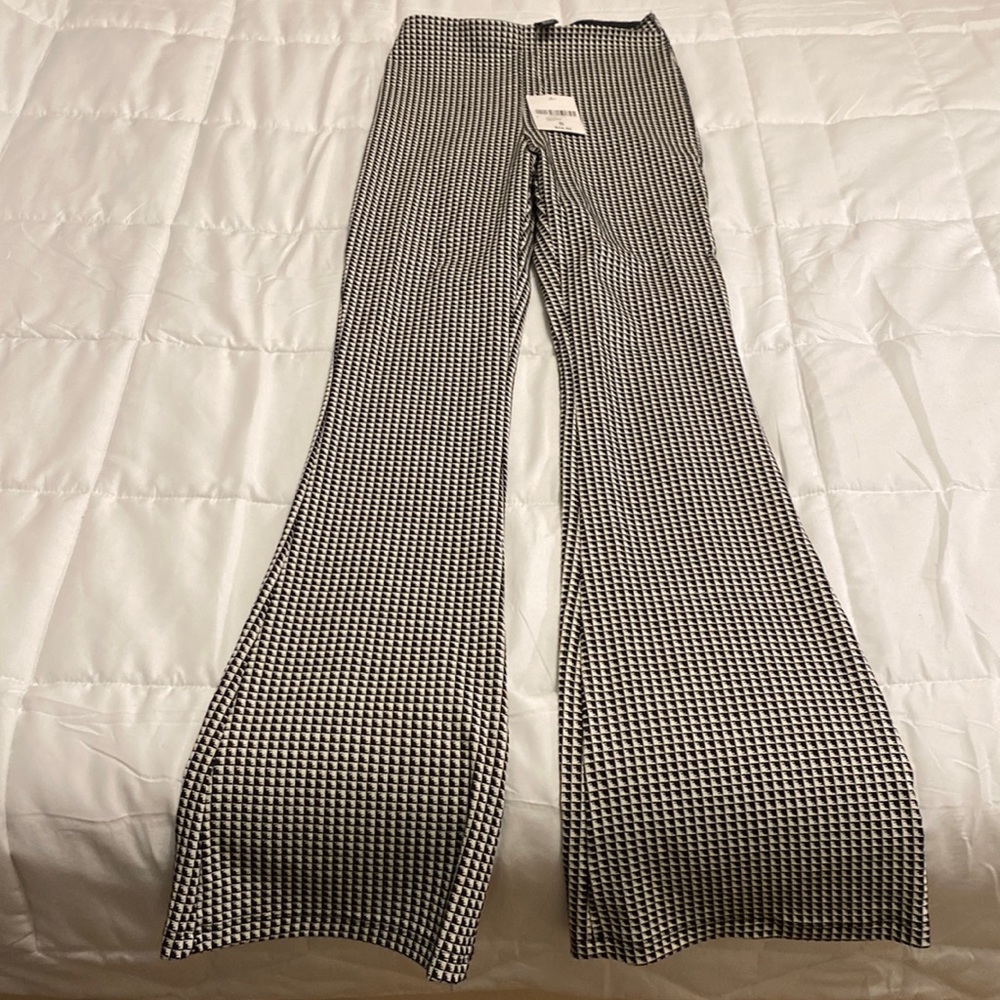 Forever 21 Women’s Long Knit Pants Black/Cream Color Size Small